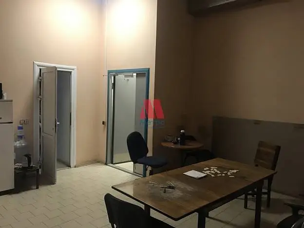 Производственное помещение, 1 300 м²