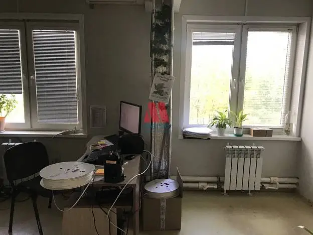 Производственное помещение, 1 300 м²