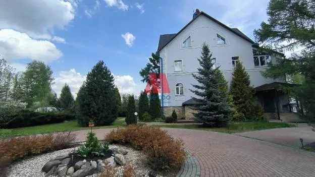 Коттедж, 280 м², 10 сот., 3 этажа
