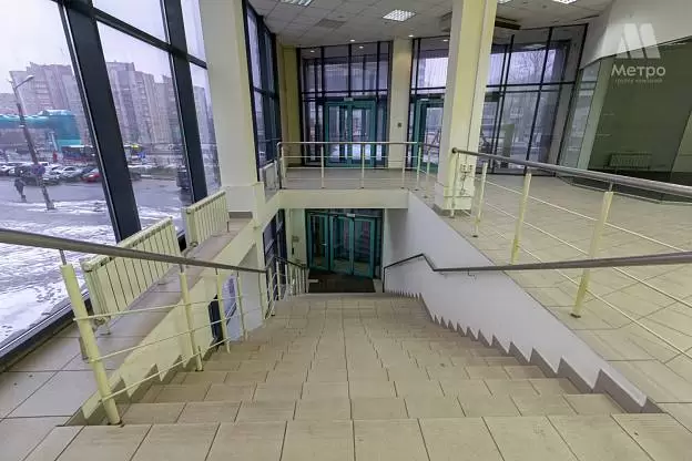Торговое помещение, 2 400 м²