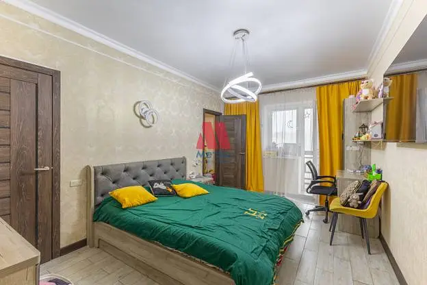 Дом, 450 м², 10 сот., 3 этажа