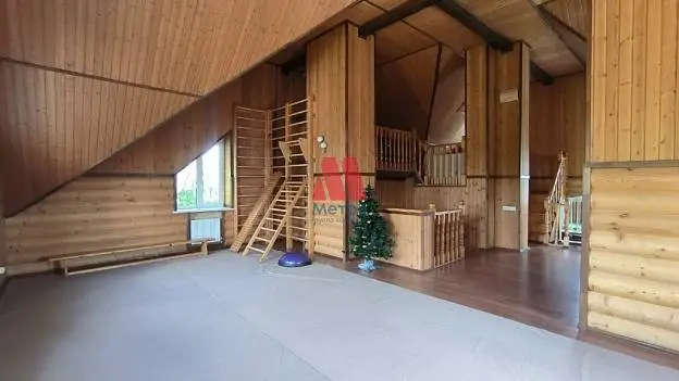 Коттедж, 280 м², 10 сот., 3 этажа