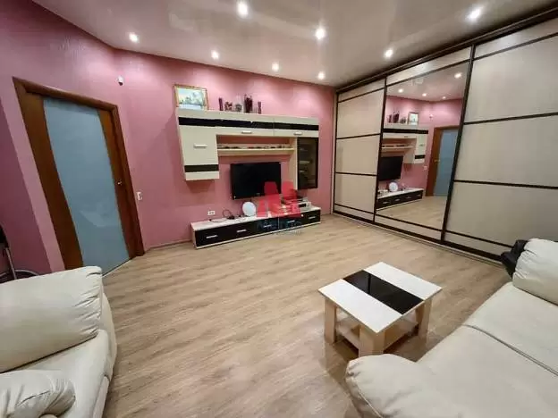 2-комн. квартира, 77 м², 2/7 этаж