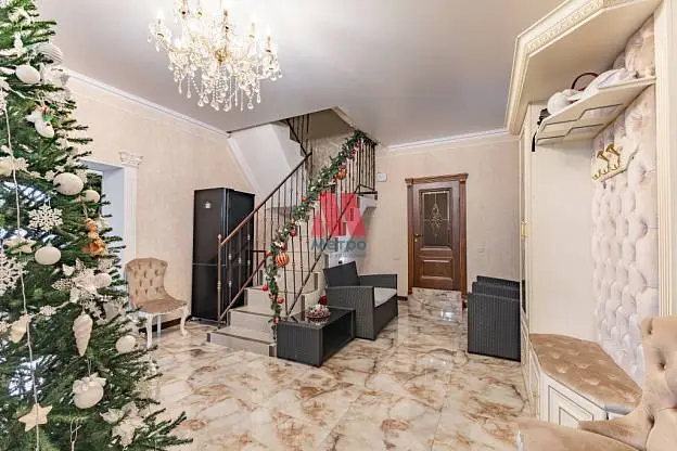 Дом, 450 м², 10 сот., 3 этажа