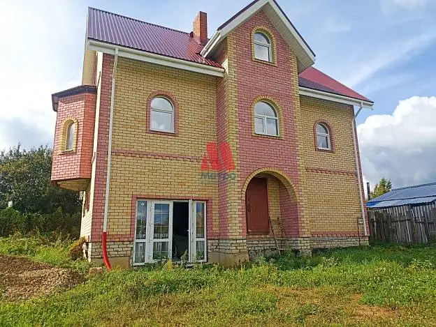 Дом, 183,2 м², 9 сот., 3 этажа
