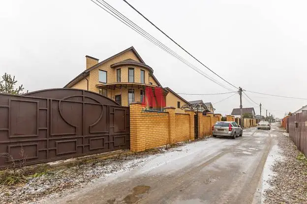 Дом, 450 м², 10 сот., 3 этажа