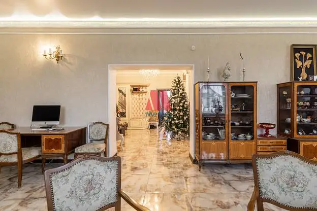 Дом, 450 м², 10 сот., 3 этажа
