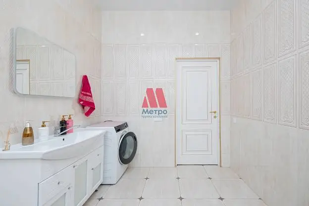 Дом, 202 м², 6,5 сот., 2 этажа