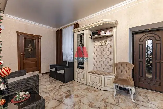 Дом, 450 м², 10 сот., 3 этажа