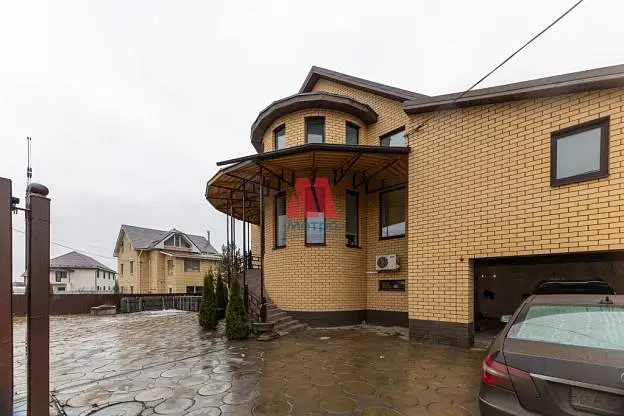 Дом, 450 м², 10 сот., 3 этажа