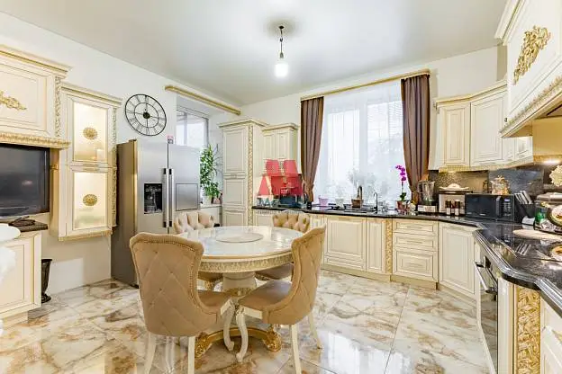 Дом, 450 м², 10 сот., 3 этажа