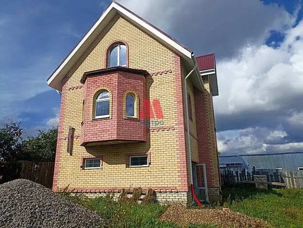 Дом, 183,2 м², 9 сот., 3 этажа