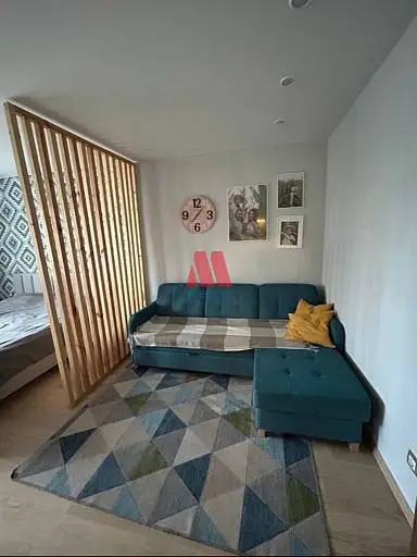 2-комн. квартира, 77 м², 1/9 этаж