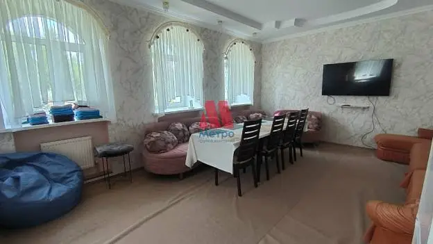 Коттедж, 280 м², 10 сот., 3 этажа