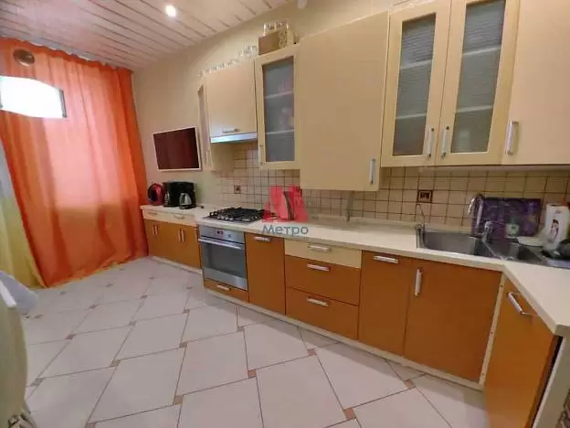 2-комн. квартира, 77 м², 2/7 этаж
