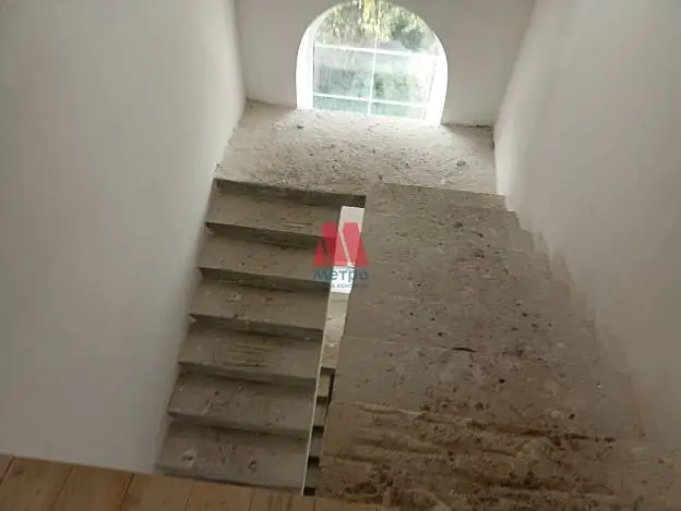 Дом, 183,2 м², 9 сот., 3 этажа