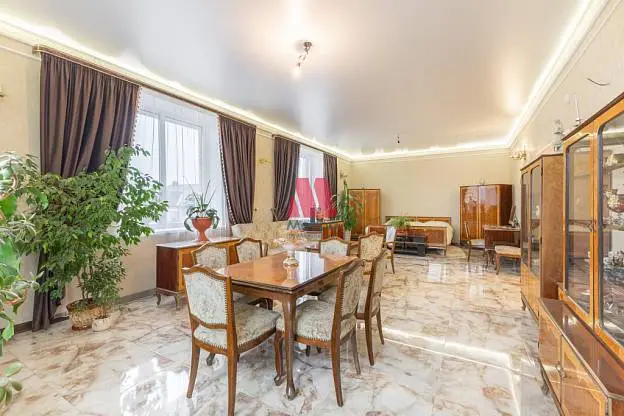 Дом, 450 м², 10 сот., 3 этажа