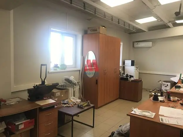 Производственное помещение, 1 300 м²