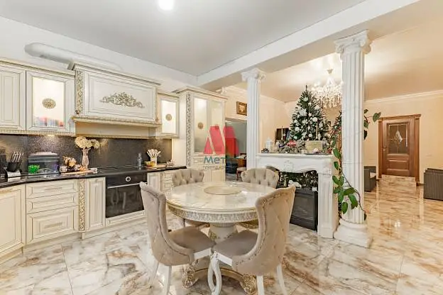 Дом, 450 м², 10 сот., 3 этажа