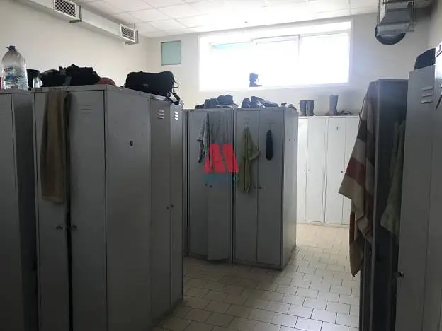 Производственное помещение, 1 300 м²