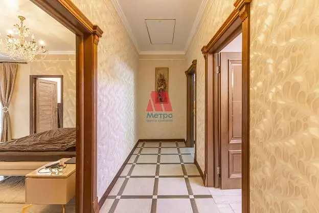 Дом, 450 м², 10 сот., 3 этажа