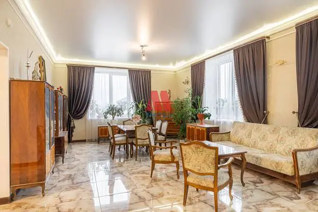 Дом, 450 м², 10 сот., 3 этажа