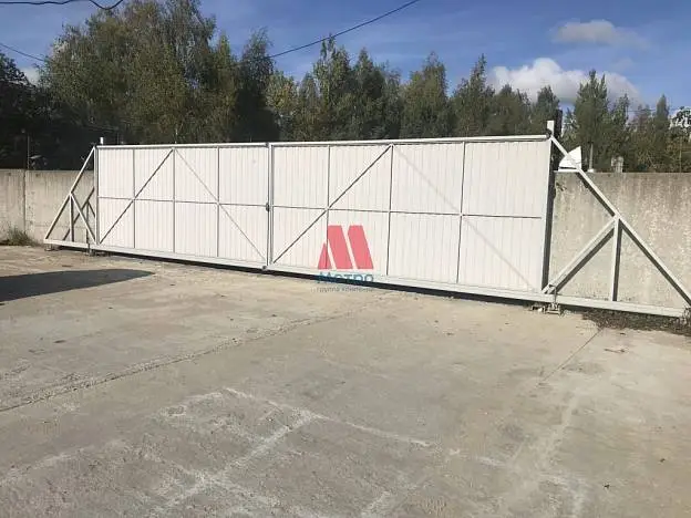 Производственное помещение, 1 300 м²