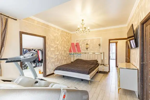 Дом, 450 м², 10 сот., 3 этажа
