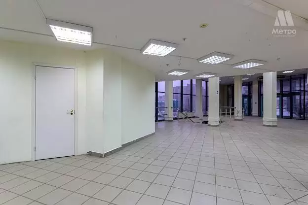 Торговое помещение, 2 400 м²