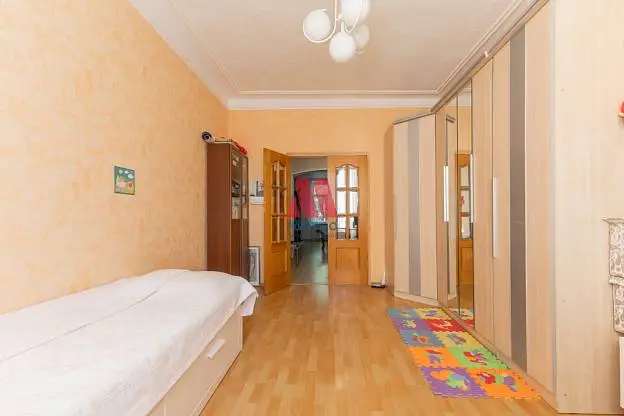 3-комн. квартира, 87 м², 2/4 этаж